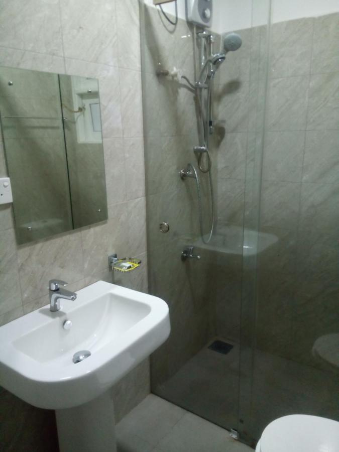 Ocean Pebbles Apartment Dehiwala-Mount Lavinia Exterior photo