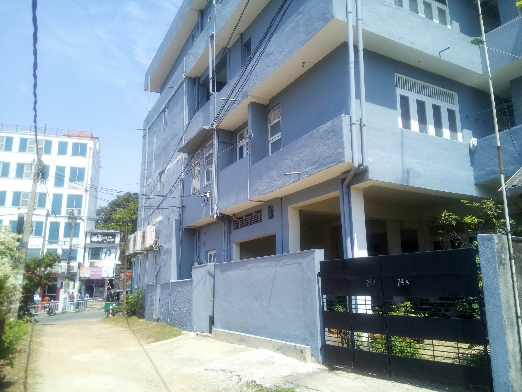 Ocean Pebbles Apartment Dehiwala-Mount Lavinia Exterior photo