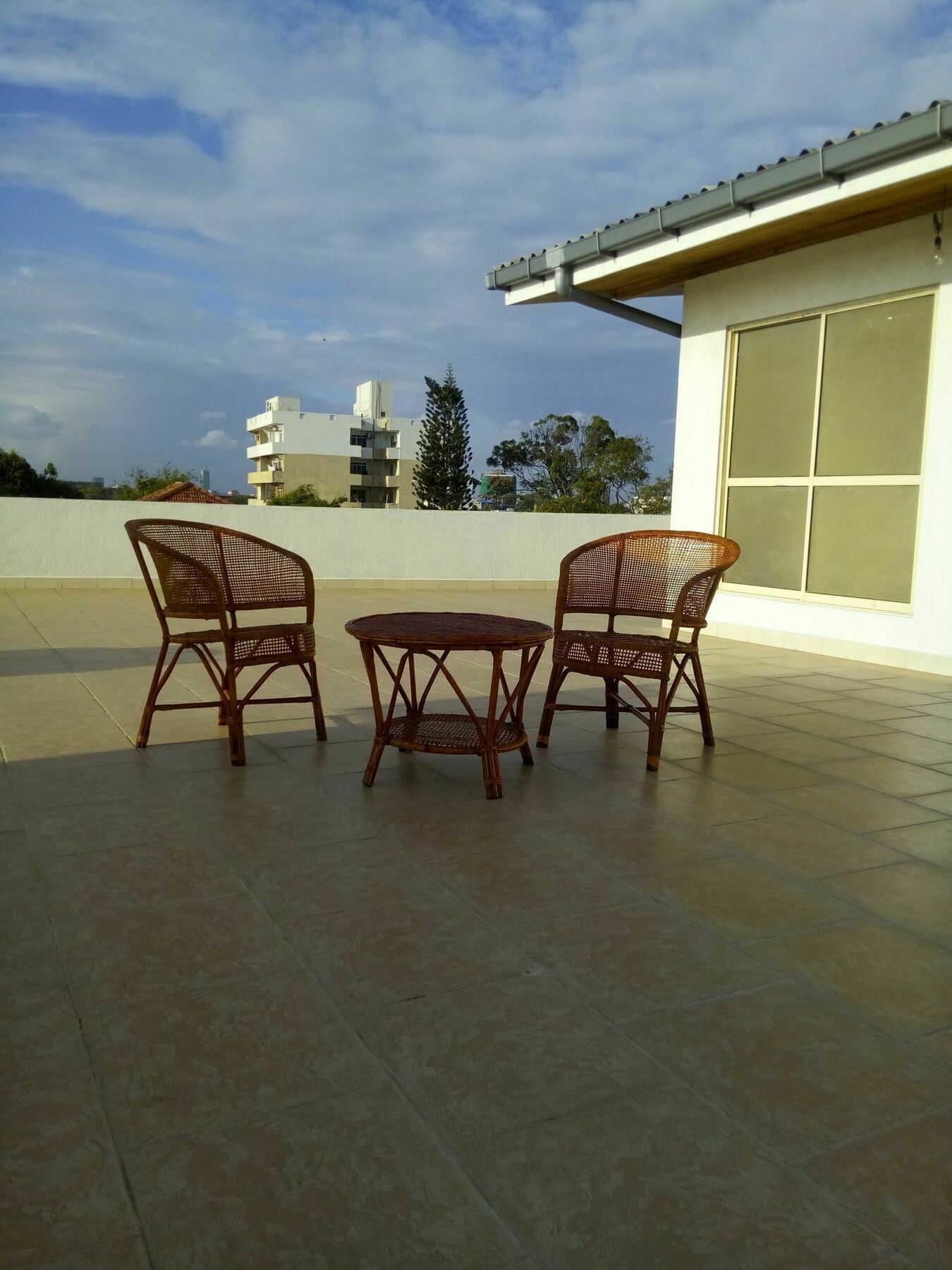 Ocean Pebbles Apartment Dehiwala-Mount Lavinia Exterior photo